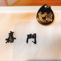 嘉門 - クロスの留め金が上手く首回りを抑えてくれる