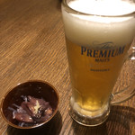 手羽先 とり料理 とり新 - お通しと生ビール