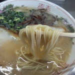 至福と言う名のｽｰﾌﾟを抱き上げて登ってくる昇龍の如き麺。俺も昇天しそうｗｗ