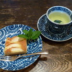 お宿に着くとケーキとミントティーのサービスが。