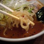 麺処 メディスン麺 - 辛麺（800円）　麺アップ