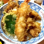 Kawagen - 【天丼￥640】
                      たくさん天ぷらがのっていてお得!!
                      つゆだくで濃いめの味付けなので、ごはんがすすみます