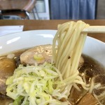 ラーメン屋モン吉 - 自家製麺（中細ストレート）