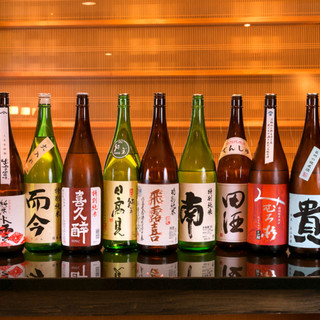 全国各地の日本酒。店主自ら秀でた酒を選び、料理を味わい豊かに
