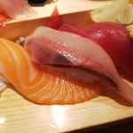 沼津魚がし鮨 江戸前鮨 - ネタがデカい～。