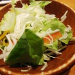 沼津魚がし鮨 江戸前鮨 - ランチのサラダ (ドレッシングがある)