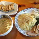 赤坂屋 - 「裏つけめん」（東京豚骨つけめん）・餃子