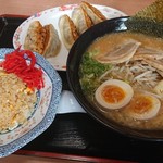 にんたまラーメン - にんたまラーメンチャーハンセット、チャーシュー追加トッピングと餃子単品