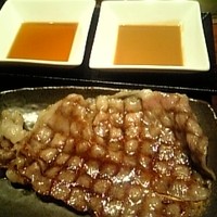 神戸牛炭火焼肉 いく田 代々木 - 焼きしゃぶ　　野菜をはさんで食べます