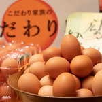 Youshoku Fuki No Tou - 本物の美味しい卵に出会い20年
      
      日本一こだわり卵"がこだわり抜いたのは､安心・安全､そして美味であること
      「赤王鶏の王様」といわれる赤鶏が、健康で過ごせる環境・天然水・天然素材で育てられた卵は通常よりも30倍のビタミンEを含んで旨みたっぷりです。多くの星付きシェフより卵の芸術として愛される栄養素がこの上なく詰まった副産物。高級卵を惜しげもなく仕様しオムライス&プリン自信あり
