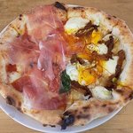 真鶴ピザ食堂KENNY - ハーフ＆ハーフ（焼豚と卵とたけのこ＆生ハムをのせたマルゲリータ）（2019.2）