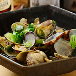 ■ Steamed clams with sake