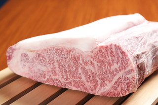 h Suteki Aohige - 赤身の美味しさのわかるA4広島和牛