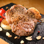 アカリ バル - 熟成岩中豚の燻製