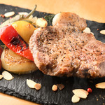 アカリ バル - 熟成岩中豚の燻製