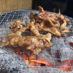 焼肉食堂たつみ - 炭の上で ジュージュー