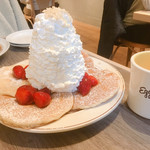エッグスンシングス 原宿店 - セットのいちごパンケーキ