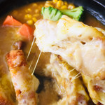 鉱泉ヒュッテ - ジューシーなチキンもも肉。チーズとろり