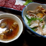 久地楽 - つぶ貝の刺身「肝煮付き」