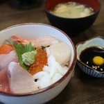 魚河岸ごはん - ミニ海鮮丼@648円