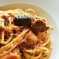 ボーン グランデ アリア - ホロリと柔らかく煮込まれた麦富士豚のラグーは大きな塊で存在感抜群、茄子もジューシー