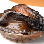 Live abalone Teppan-yaki (butter-grilled/steamed) Market price