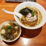 麺屋 六感堂 - 牛すじ煮込み＋手もみ中華そば（煮干バージョン）