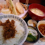 てんぷら 高七 - ある日の天ぷら定食（自家製のふりかけ付き）