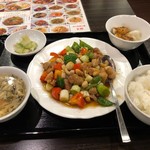 四川麻辣火鍋 天府 - 若鶏とｶｼｭｰﾅｯﾂの味噌炒め定食 780円