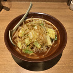 touyoko - ●野菜味噌ラーメン840円税込
                      太麺
                      ●麺増量150円税込
                      計990円税込