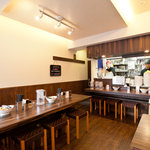 麺処hachi - 店内1