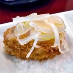Niigata Katsu Ichi - 「豚トロかつ定食」のメイン（塩＋ネギで）
