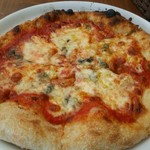 パッチョコーネ - クアトロフォルマッジ（ロッソ） 