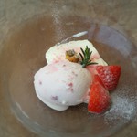 パッチョコーネ - 苺のアイス＆ブランマンジェ
