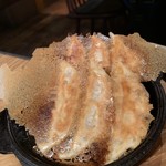 鶏焼きと餃子 チュンチュン亭 - 