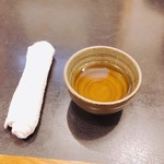 手打ちそば　膳 - 手拭き、お茶