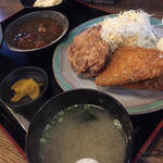 Izakaya Ikkyuunyuu Kon - アジフライ定食600円＋ちょいがけカレー100円＋自家製ザンギ100円