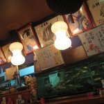 手羽矢 - カウンターの前には水槽もあります。