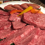 焼肉・しゃぶしゃぶ 肉の鶴々亭 - 