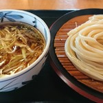 久兵衛屋 - 肉つけ汁うどん    590円