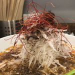 創作麺工房 鳴龍 - 高く盛られた白髪ネギ