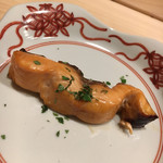 はらまさ - 焼き物はサクラマス。しっとりと美味しいな