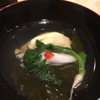 はらまさ - お椀は帆立のしんじょ。さらに美味しくなっていました。白魚とワカメもたっぷり。