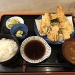 天閣 - 天ぷら定食上1150円料理全景。