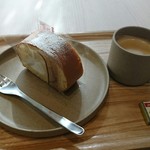 本の森の小さなカフェ Gankodo - ロールケーキ