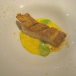 ル・ヴァンキャトル - キハタのポワレ、自家製からすみがけ　サフラン色ブール・ブランソース