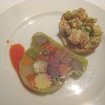 ル・ヴァンキャトル - アミューズ（鰤のタルトレット風、野菜テリーヌ　トマト＆パプリカソース）