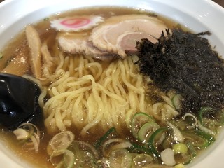 食い処 二代目 しぶ家 - ラーメン。チャーシューはトロトロで、岩海苔はいいアクセントになってます。