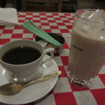 ラ フルール ド スリジエ - カフェミルクとホットコーヒー