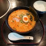 俺のとんこつラーメン 伝丸 - ラーメン（細麺・赤）700円